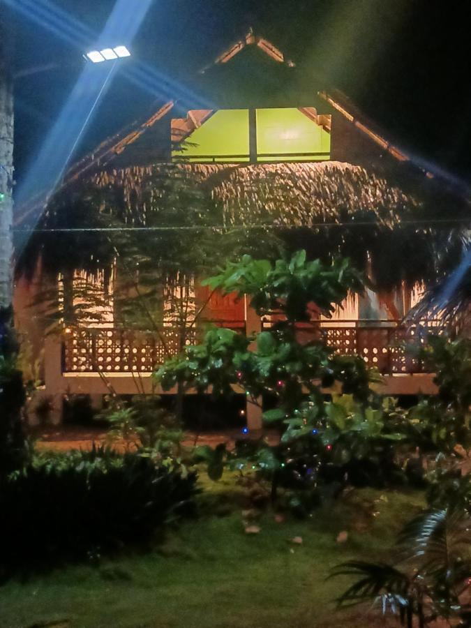 Weeroona Huts Homestay Pacifico San Isidro  外观 照片